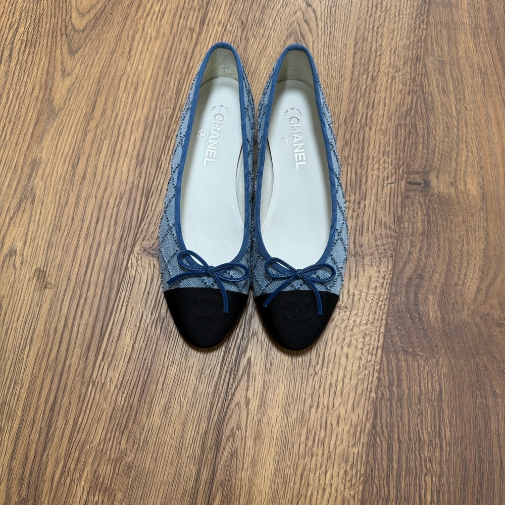 CHANEL Women's Elegant Blue and Black Flats